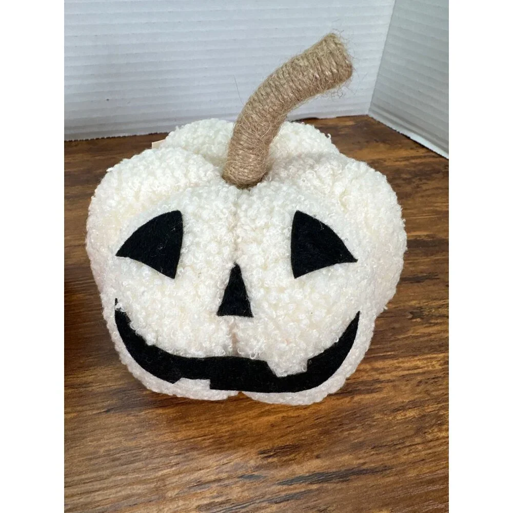 Target Bullseye Playground Halloween 2024 NWT 3 Sherpa Pumpkin Jack-O’-Lanterns